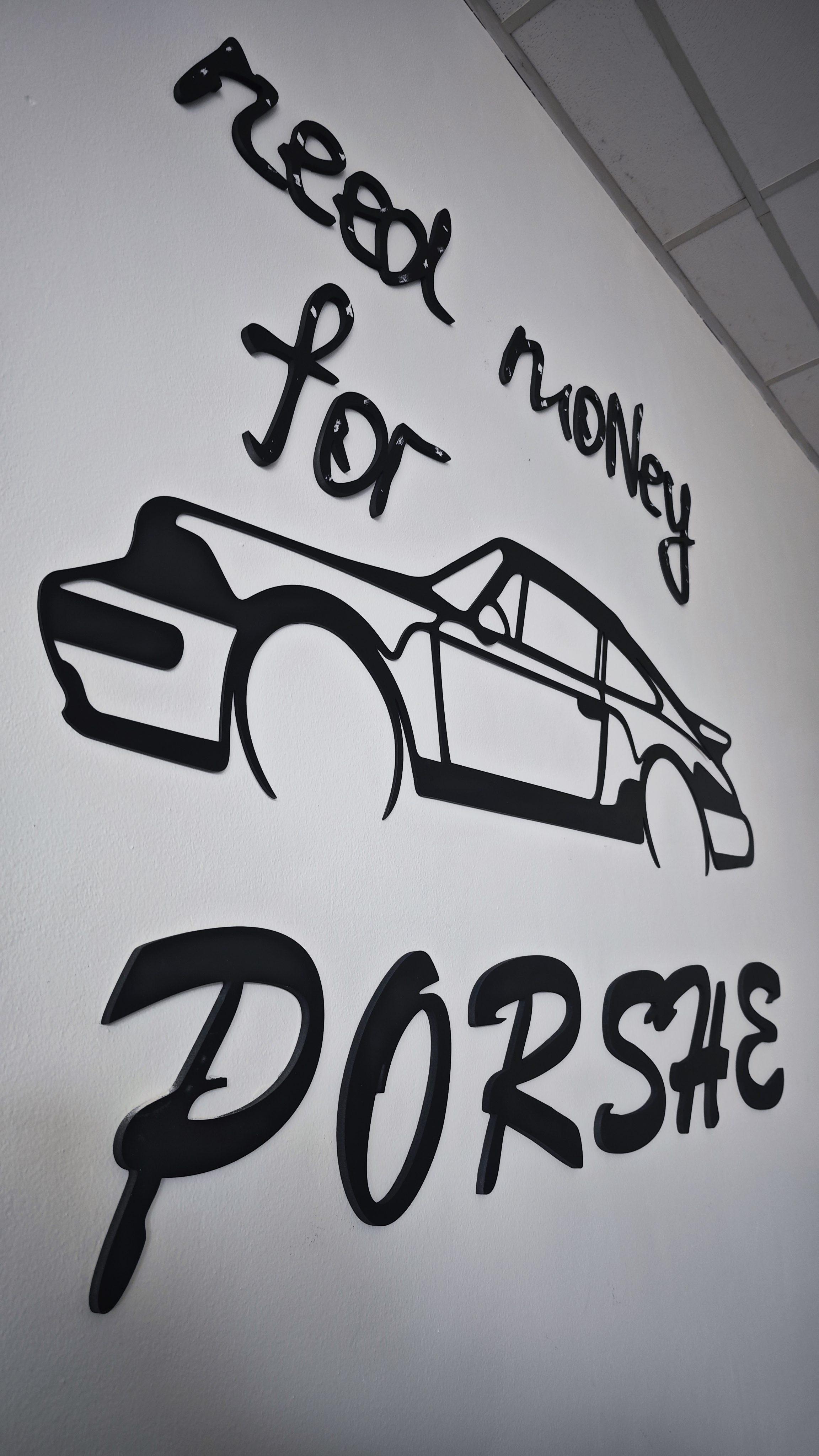 Nesv?teln? p?smena a loga Porsche